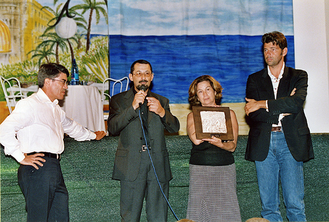 Maria Maddalena Giampieri durante la consegna del premio La Sciabica 2004 a Maurizio Blasi